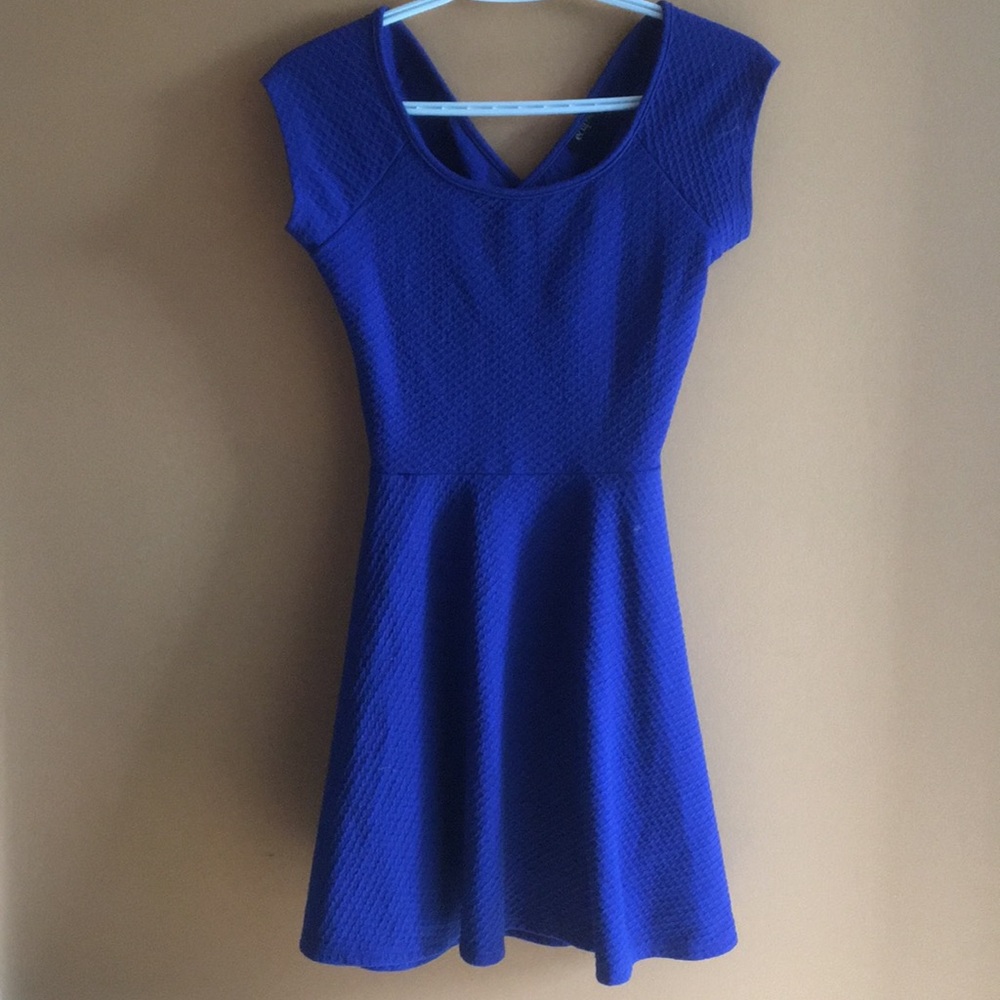 blue bodycon dress with keyhole